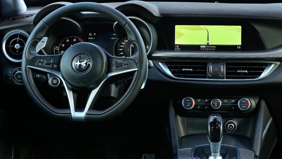 Панель приборов Alfa Romeo Stelvio (949) 2017 года  (WW) (фото 93 из 114)